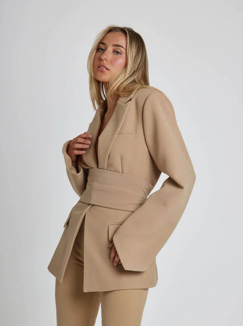 Anneroos Women's Stylish Blazer - Tailored Fit, Versatile Design for Office & Casual Wear