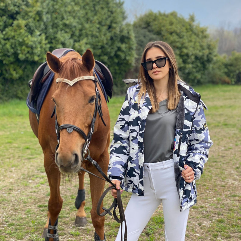 Women's Water-Resistant Fleece Ski Jacket - 4 Pocket Design for Ultimate Comfort and Convenience