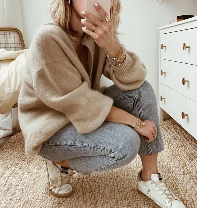 Women's Oversized Knit Cardigan with Drop Shoulders - Cozy Button-Up Sweater for Casual Style