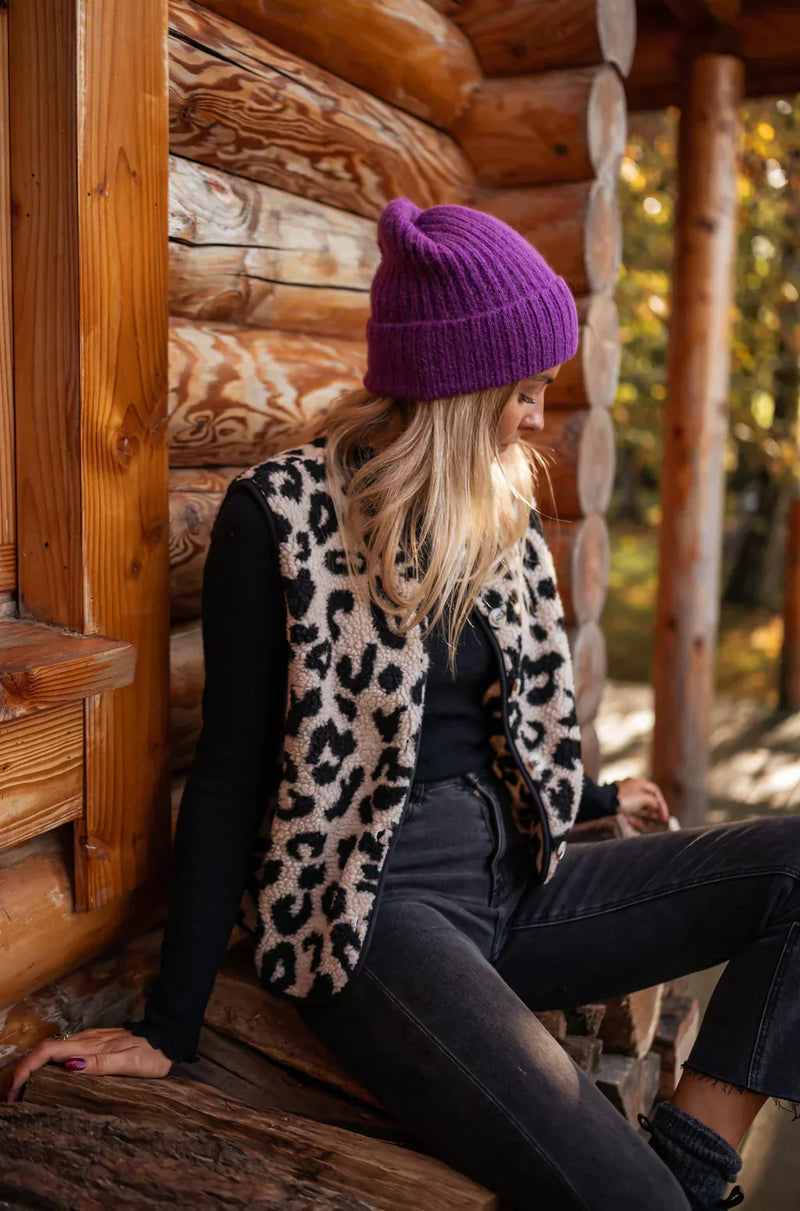 Stylish Women's Leopard Print Knit Vest with Button Front - Trendy Animal Print Sleeveless Top