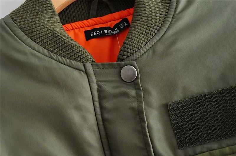 Women's Cropped Utility Bomber Jacket - Stylish with Patch Pockets & Zip Sleeves for Versatile Fashion