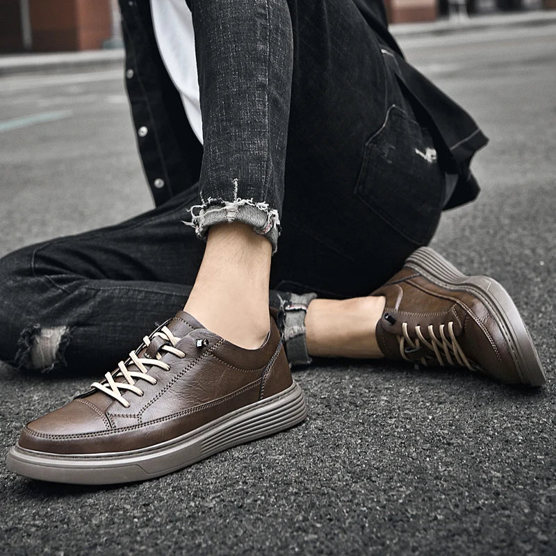 Men's Low-Top Sneakers - Stylish Tonal Stitching & Secure Lace-Up Closure for Comfort & Versatility