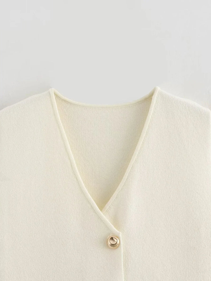 Women's Sleeveless Knitted Vest Top - Button-Front Design for Stylish Layering