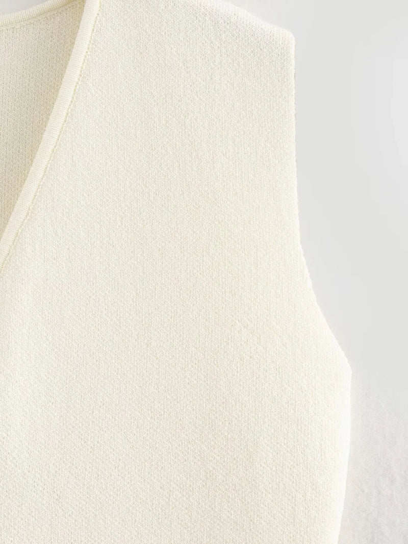 Women's Sleeveless Knitted Vest Top - Button-Front Design for Stylish Layering