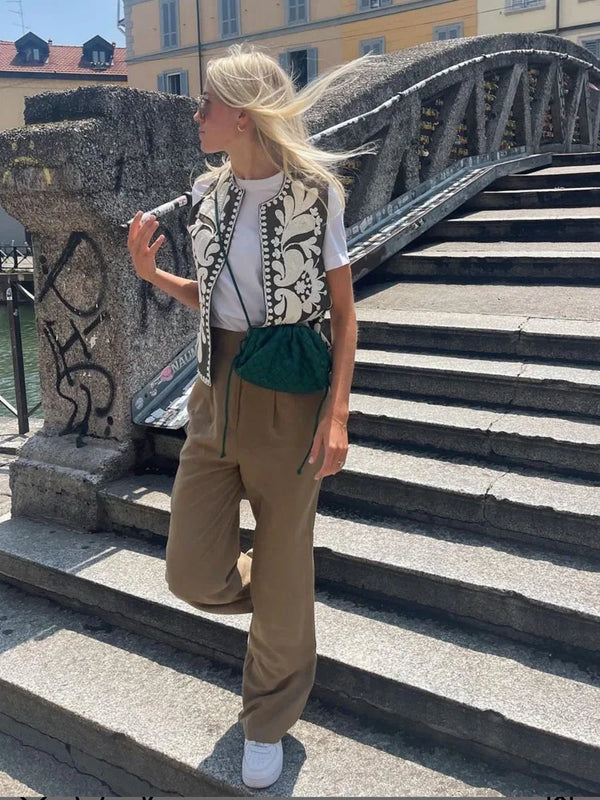 Women's Floral Embroidered Sleeveless Vest - Stylish Summer Top with Elegant Detailing