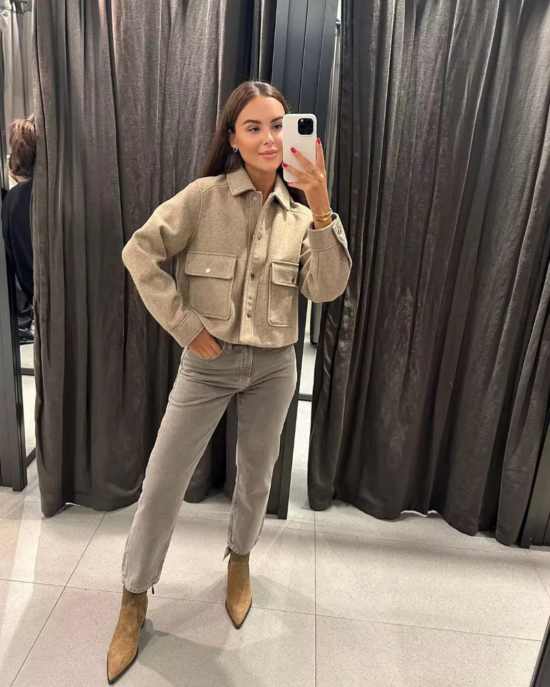 Tailored Women's Blazer Jacket - Stylish Fit for Professional & Casual Wear
