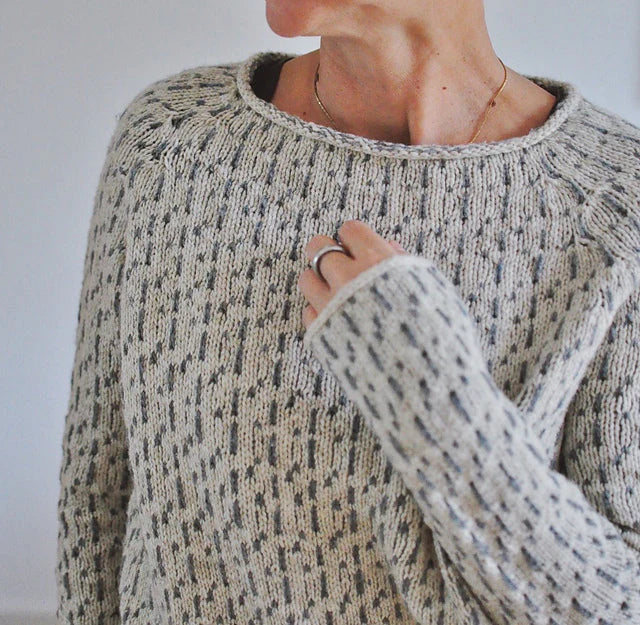 Women's Elegant Round Neck Sweater - Cozy Knit Pullover for Stylish Comfort
