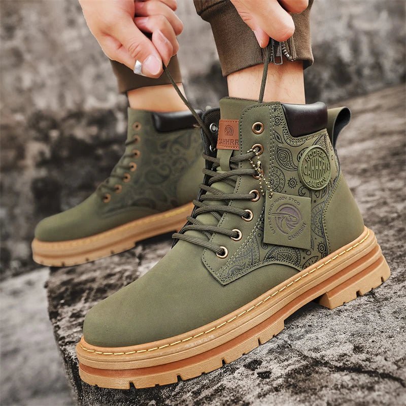 Men's Rugged Lace-Up Work Boots with Durable Sole and Stylish Patterned Side Design for Enhanced Comfort and Traction
