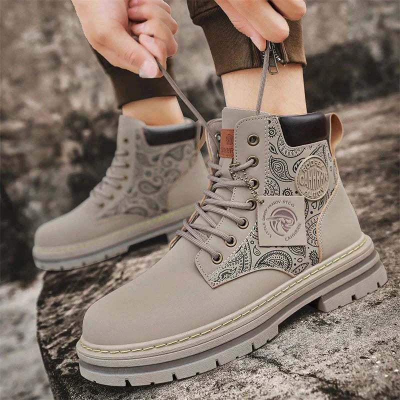 Men's Rugged Lace-Up Work Boots with Durable Sole and Stylish Patterned Side Design for Enhanced Comfort and Traction